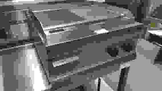 Жарочная поверхность электрическая ребристая/плоская 56,2*40,5 см с 2 зонами нагрева Lincat GS6TREFL